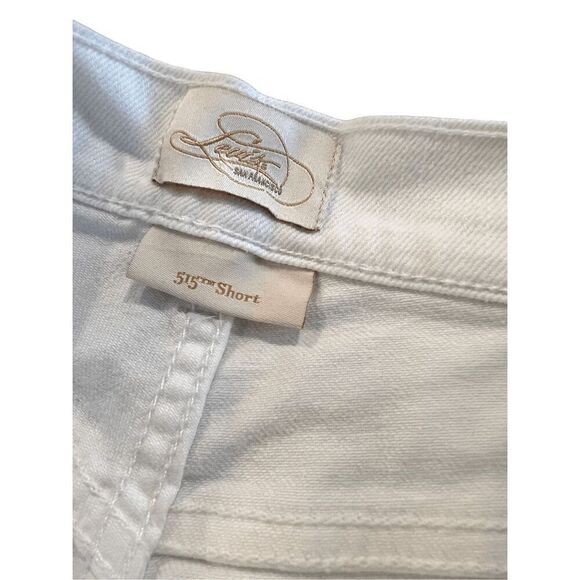 Levi's Women's Mid waist white Shorts size 8 - Picture 10 of 10